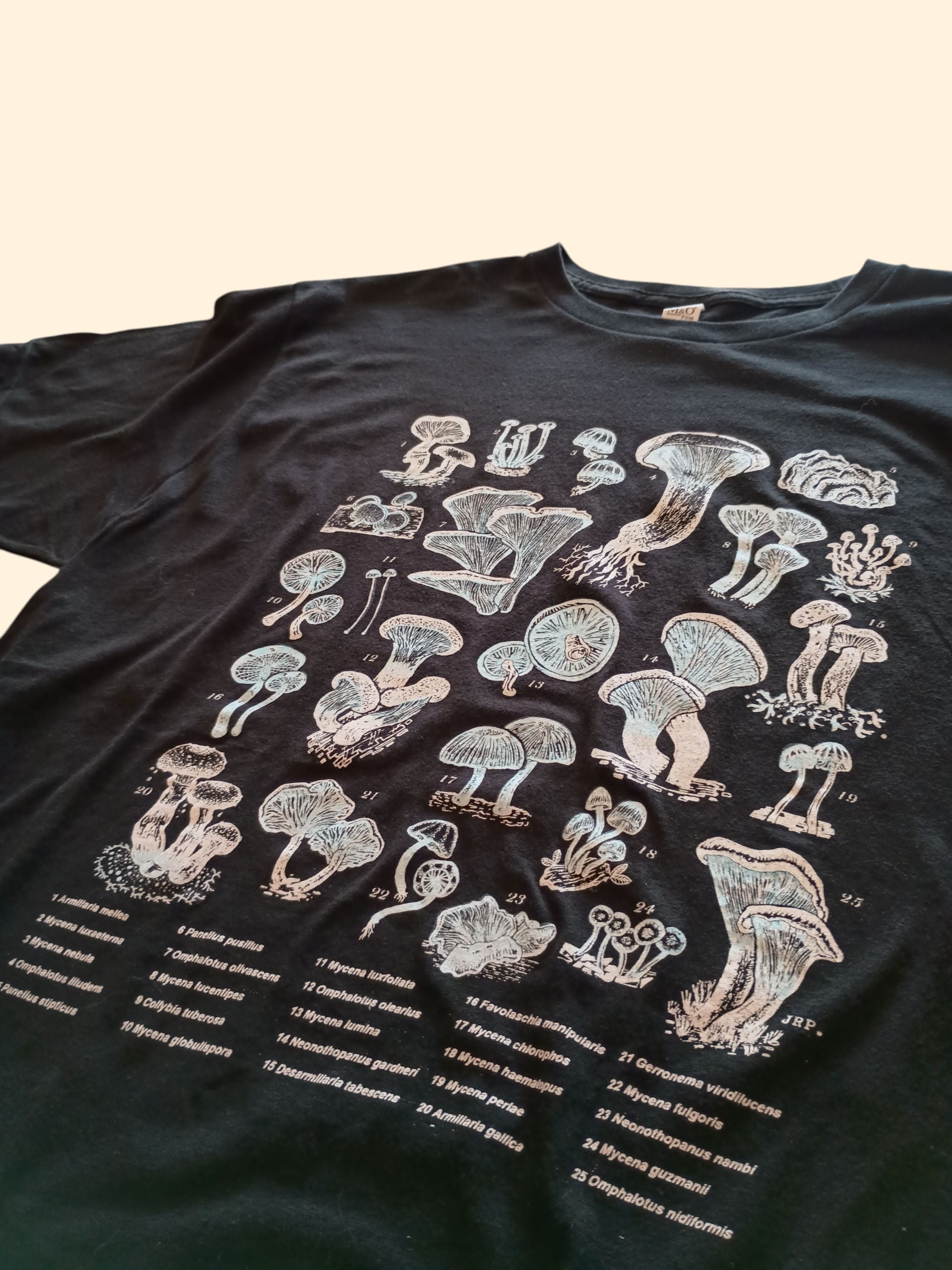 Fluorescent T-shirt 25 mushrooms
