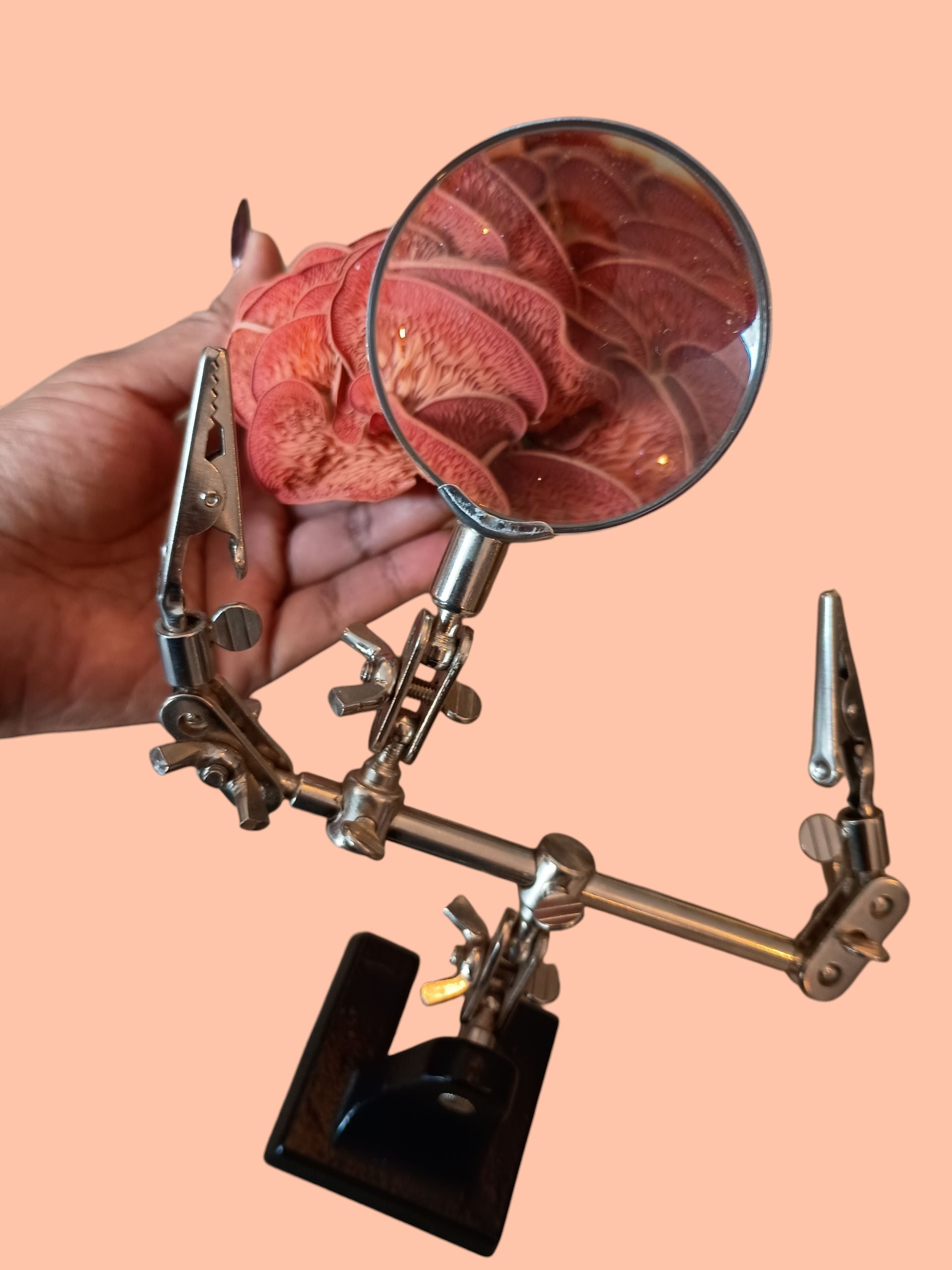 Table magnifying glass decoration